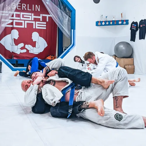 Bilder unserer Erwachsenen beim BJJ-Training